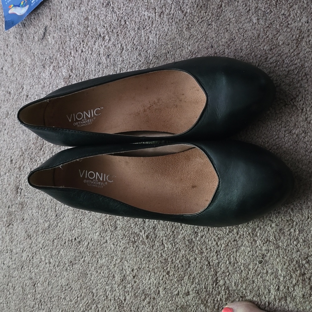 Vionic Antonia wedge pump-black